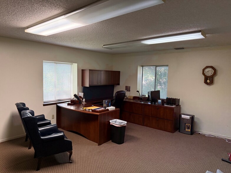 More Photos Of 12625 40th St N, Clearwater Warehouse For Lease