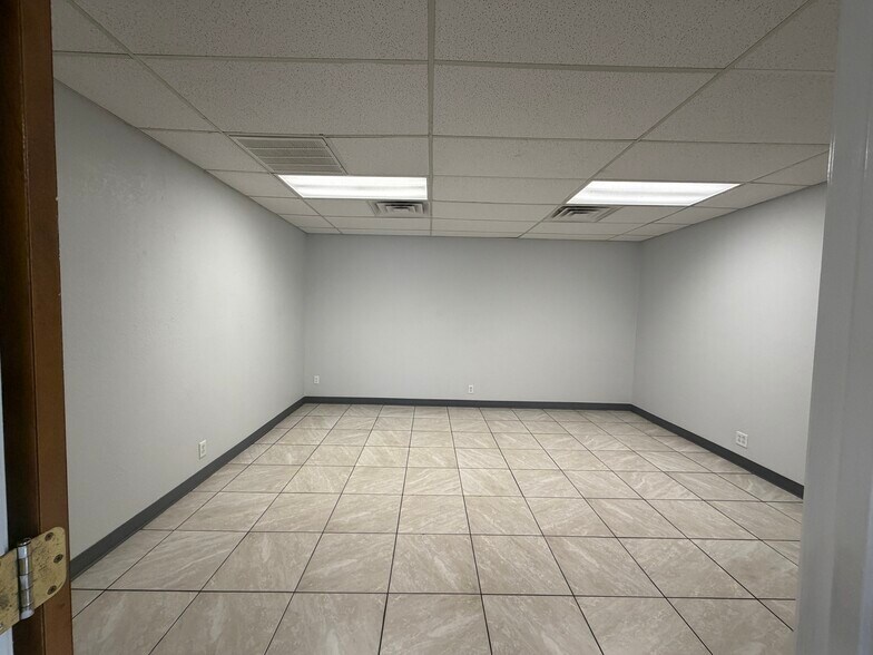 More Photos Of 1720 E 7th St, Odessa Industrial For Sale