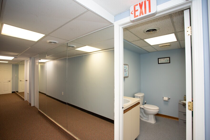 More Photos Of 1265 W Huron St, Waterford Medical For Lease