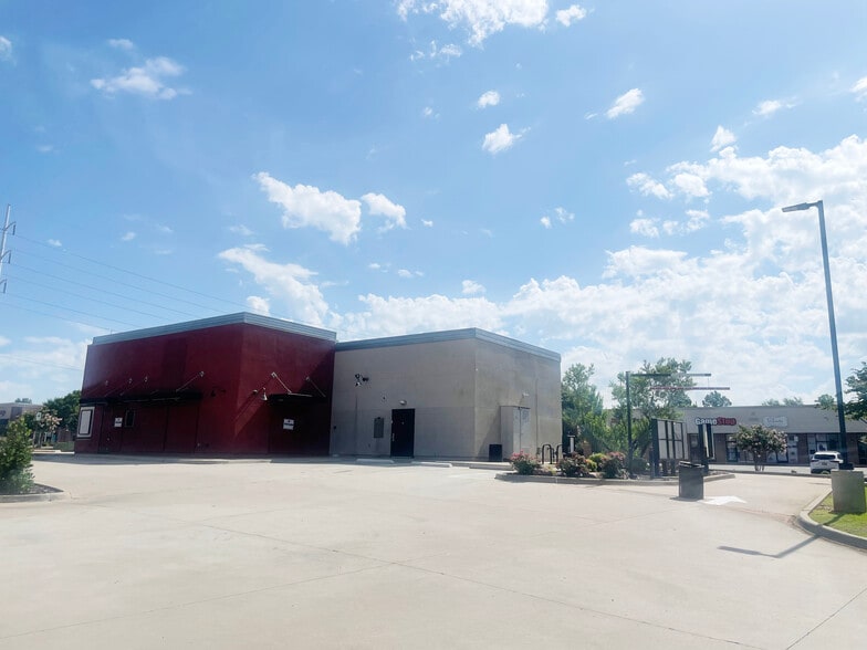 More Photos Of 2108 W Danforth Rd, Edmond Fast Food For Lease