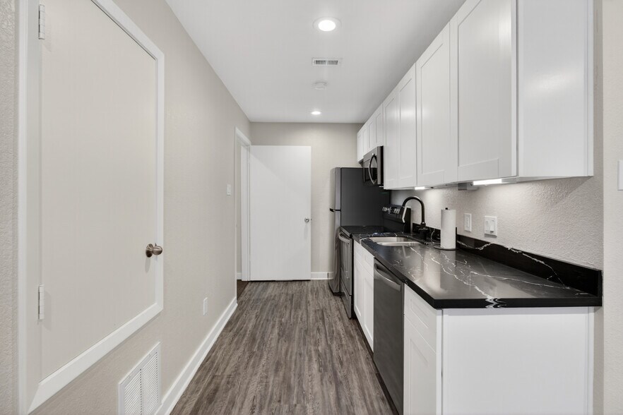 More Photos Of 2227 Golden Rd, Spring Warehouse For Lease