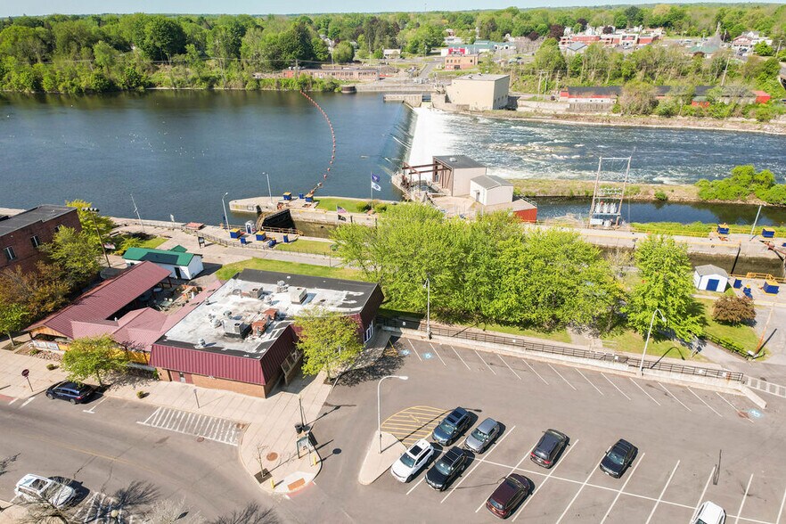 More Photos Of 24 S First St, Fulton Restaurant For Sale