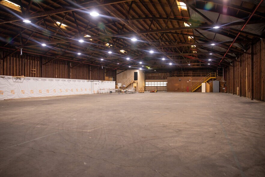 More Photos Of 8506 Potts Ln, Seaford Manufacturing For Lease