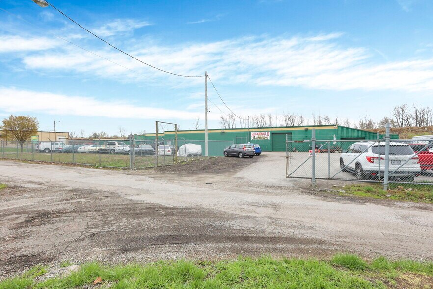 More Photos Of 1359 Essex Ave, Columbus Warehouse For Sale