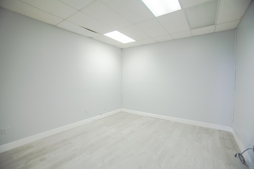 More Photos Of 16350 NE 12th Ave, North Miami Beach General Retail For Lease