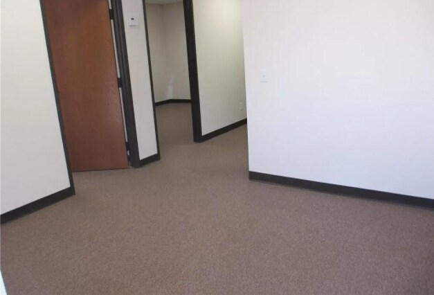 More Photos Of 821-825 Royal Way, Edmond Flex For Sale