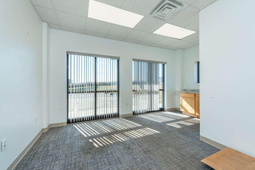 More Photos Of 25 Reeds Way, Flat Rock Warehouse For Lease