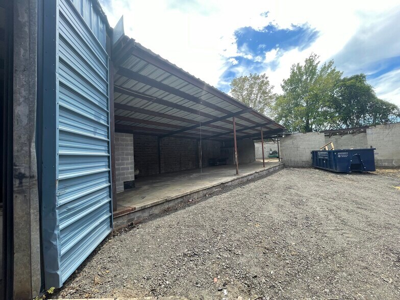 More Photos Of 1074 Martin Luther King Jr Blvd, Columbus Manufacturing For Lease