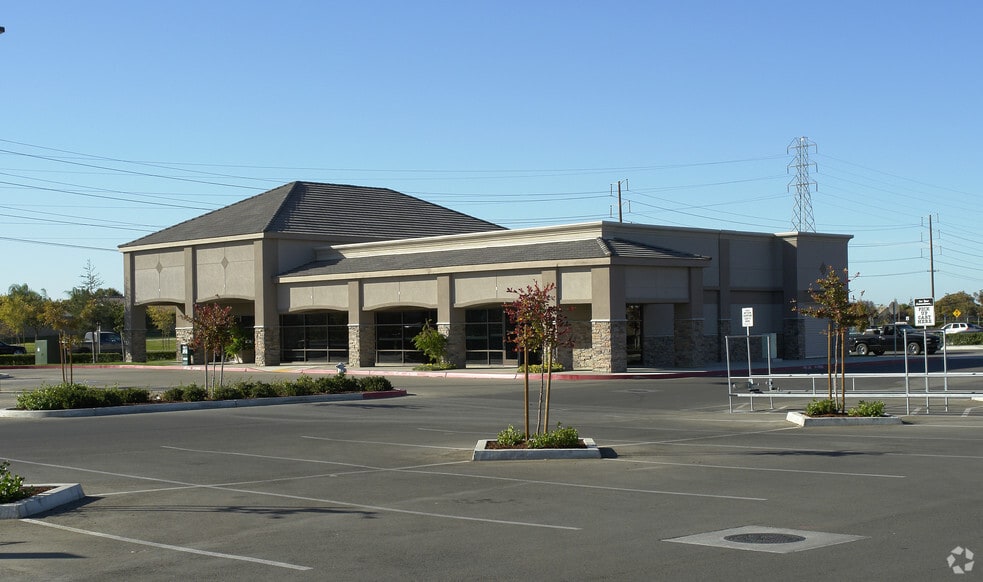More Photos Of 4180 Coffee Rd, Bakersfield Unknown For Lease