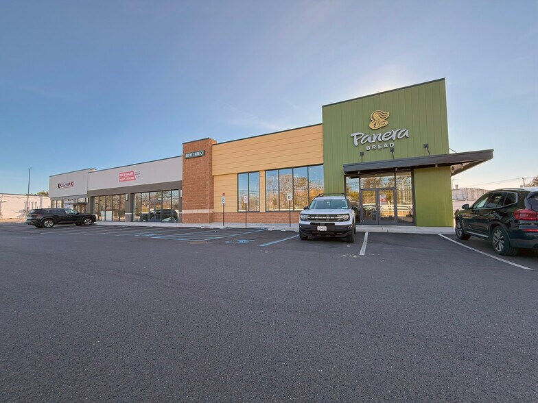 More Photos Of 1900 Veterans Memorial Hwy, Islandia General Retail For Lease
