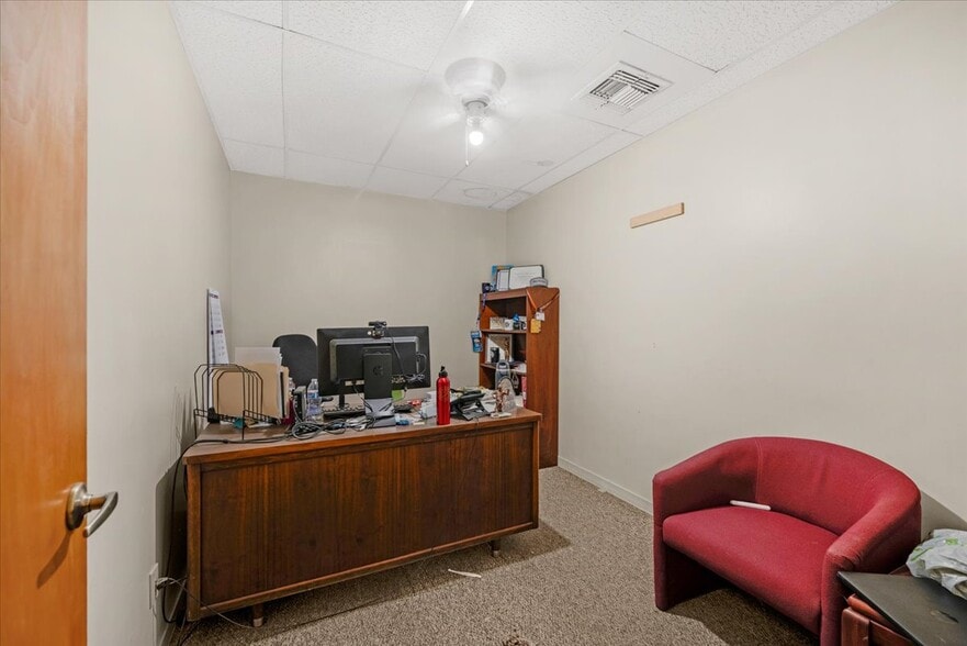 More Photos Of 339 W D St, Lemoore Storefront For Sale