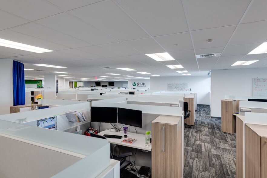 More Photos Of 44 Vantage Way, Nashville Office For Lease