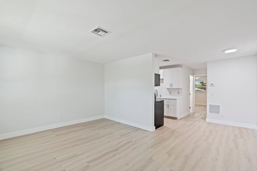 More Photos Of 1150 Carlton Ct, Fort Pierce Apartments For Sale