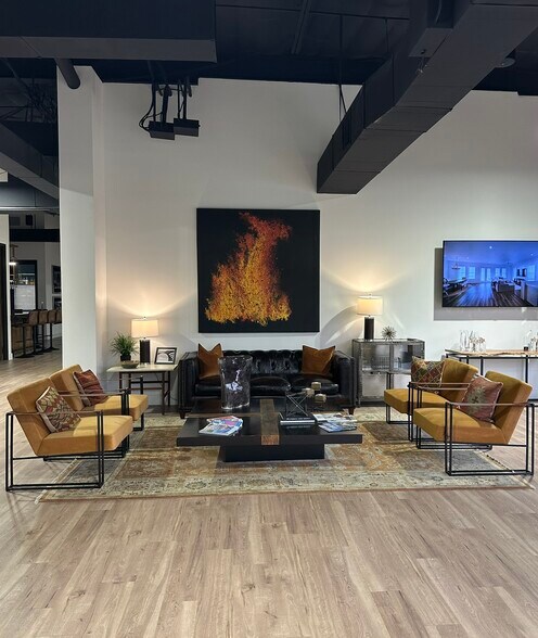 More Photos Of 10595 Westoffice Dr, Houston Light Distribution For Lease