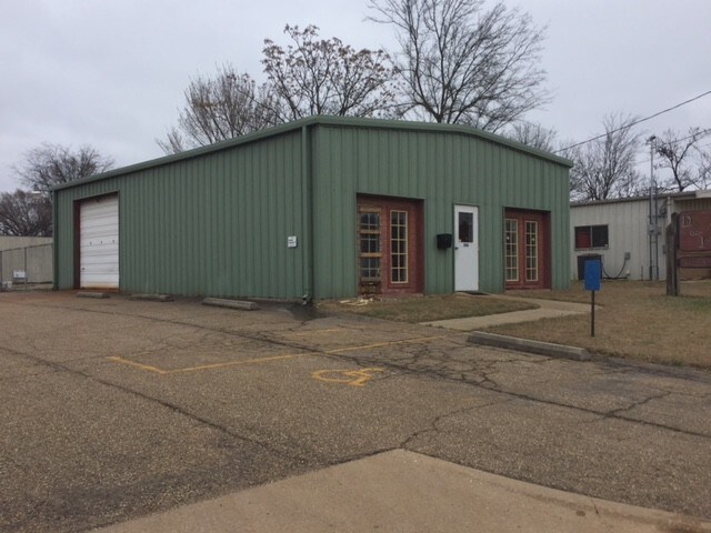 More Photos Of 206 Cherokee St, Longview Warehouse For Lease