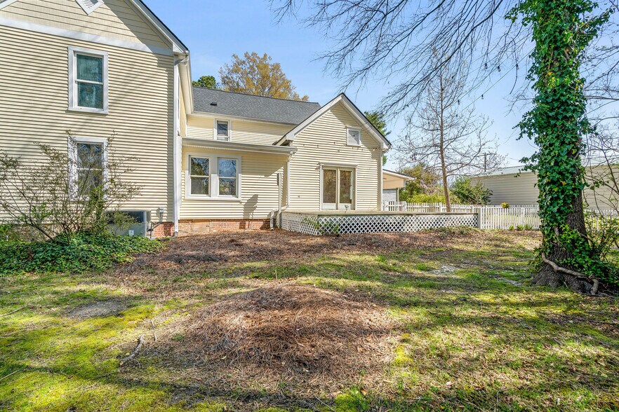 More Photos Of 101 S Main St, Wendell Office Residential For Lease