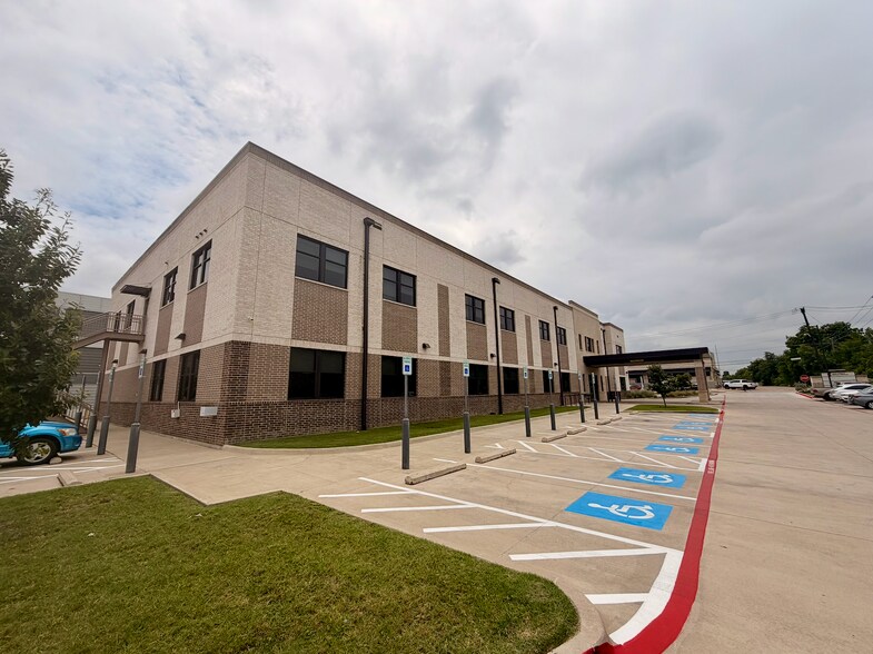 More Photos Of 1902 Windsor Pl, Fort Worth Medical For Lease