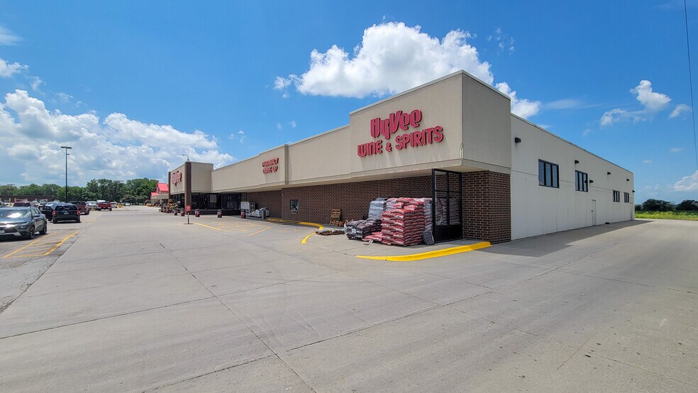 More Photos Of 500-524 S Fremont St, Shenandoah Storefront For Lease