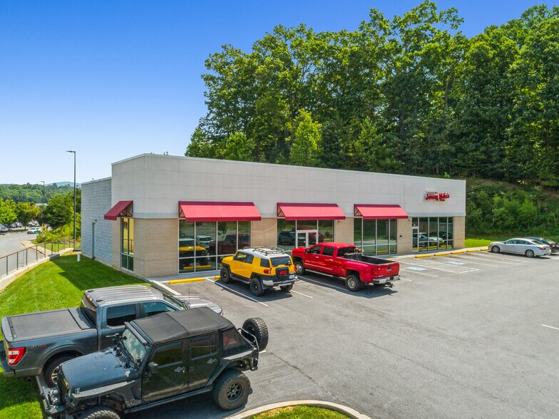 More Photos Of 31 Berry Blvd, Franklin Freestanding For Sale