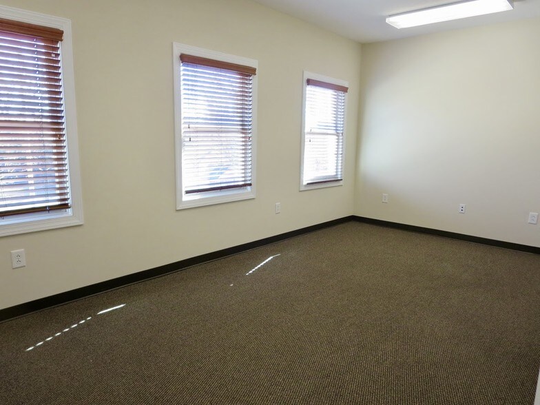 More Photos Of 321 Dick St, Fayetteville Medical For Sale