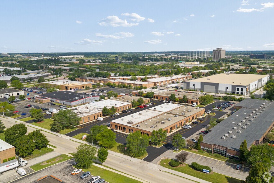 More Photos Of 1200-1258 Remington Rd, Schaumburg Light Distribution For Lease