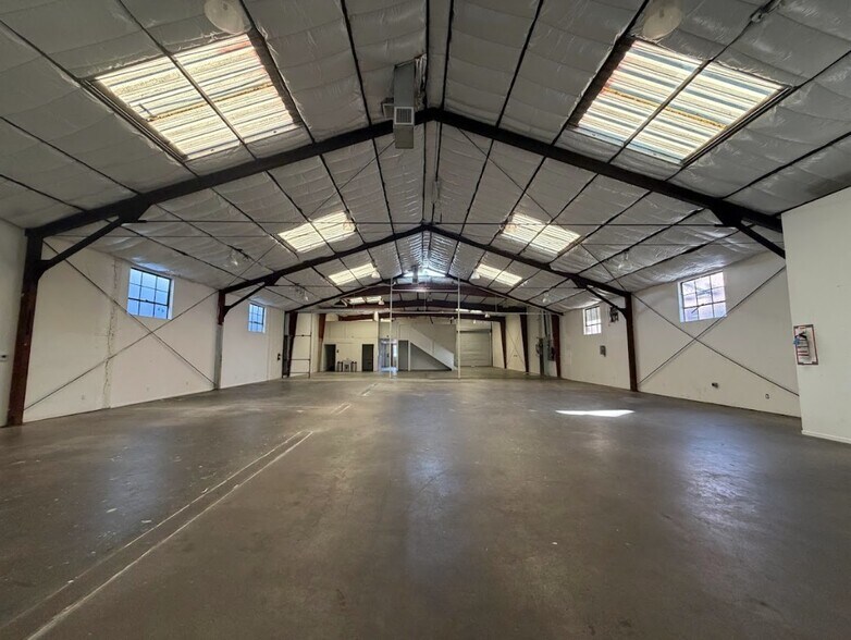 More Photos Of 1989 Blake Ave, Los Angeles Manufacturing For Lease