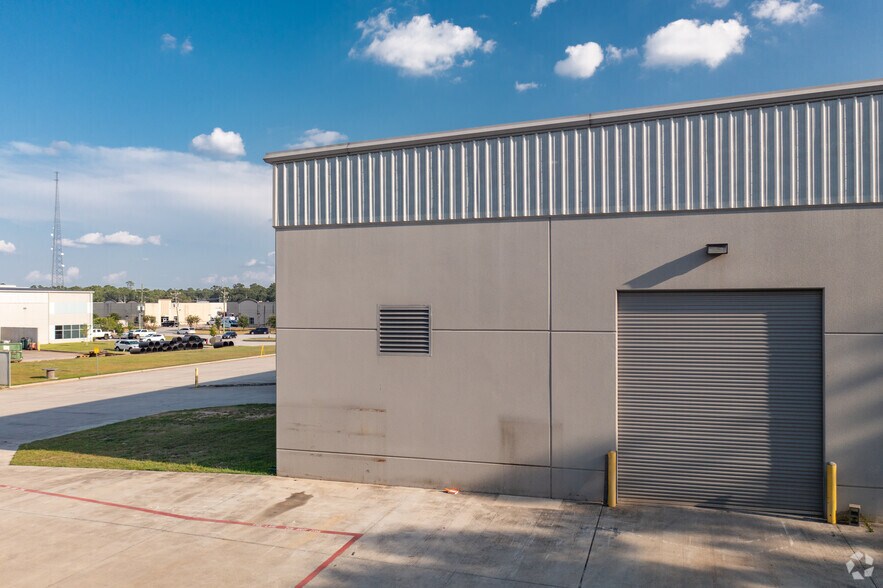 More Photos Of 27601 Commerce Oaks Dr, Conroe Warehouse For Lease