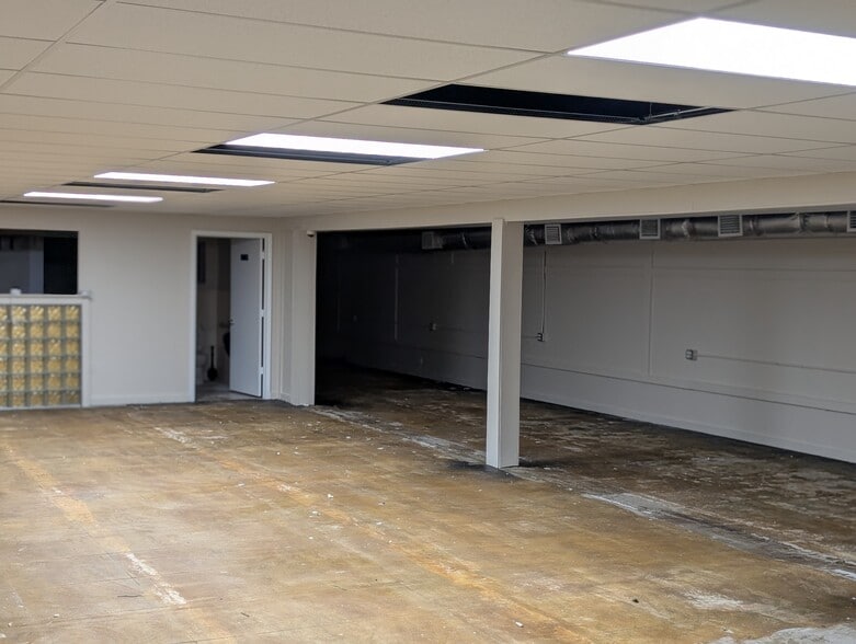 More Photos Of 5107 14th St, Bradenton General Retail For Lease