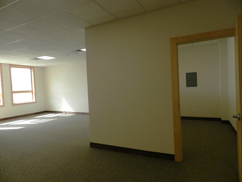 More Photos Of 1404 Hawk Pky, Montrose Medical For Lease