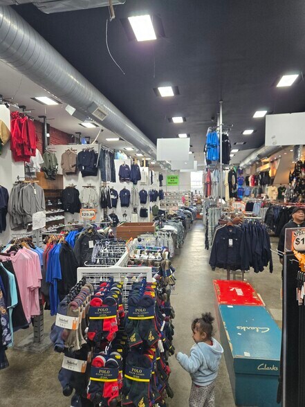 More Photos Of 938 Flatbush Ave, Brooklyn General Retail For Lease