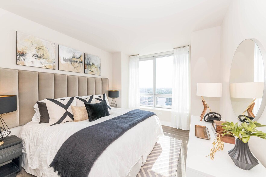 More Photos Of 801 S Financial Pl, Chicago Apartments For Lease