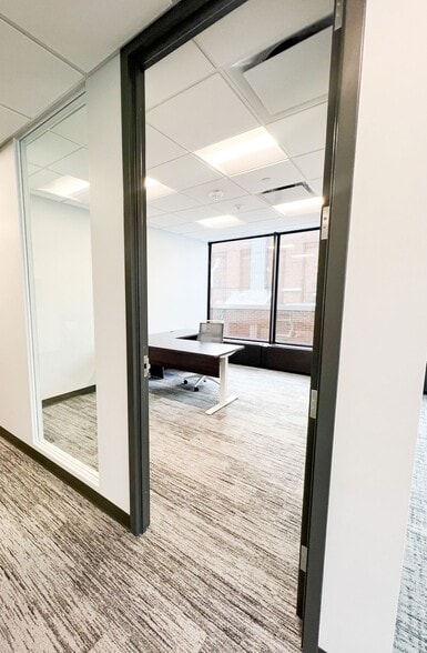 More Photos Of 250 E Wisconsin Ave, Milwaukee Office For Lease