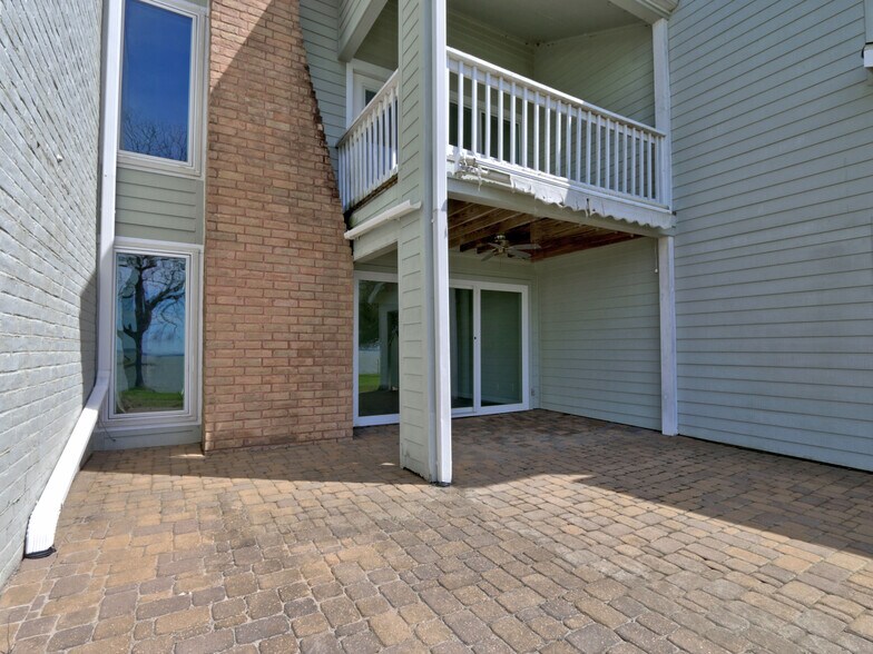 More Photos Of 100 Edgewater Dr, Livingston Apartments For Sale