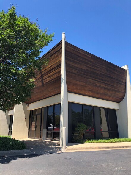 Primary Photo Of 2800 W 70th St, Shreveport Flex For Lease