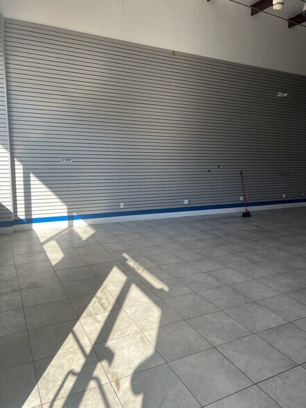 More Photos Of 13401 Blue Heron Beach Dr, Orlando Freestanding For Lease