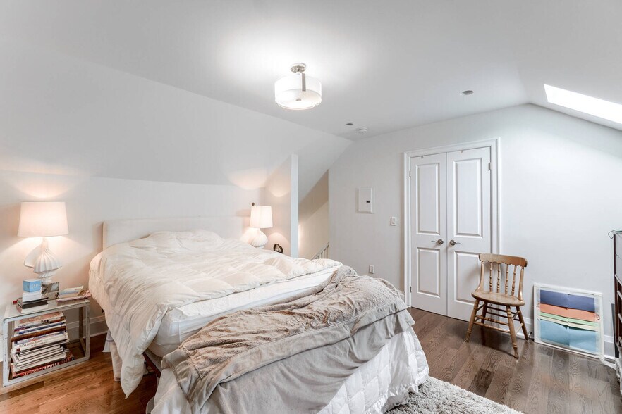 More Photos Of 4 Oriole Gdns, Toronto Apartments For Sale