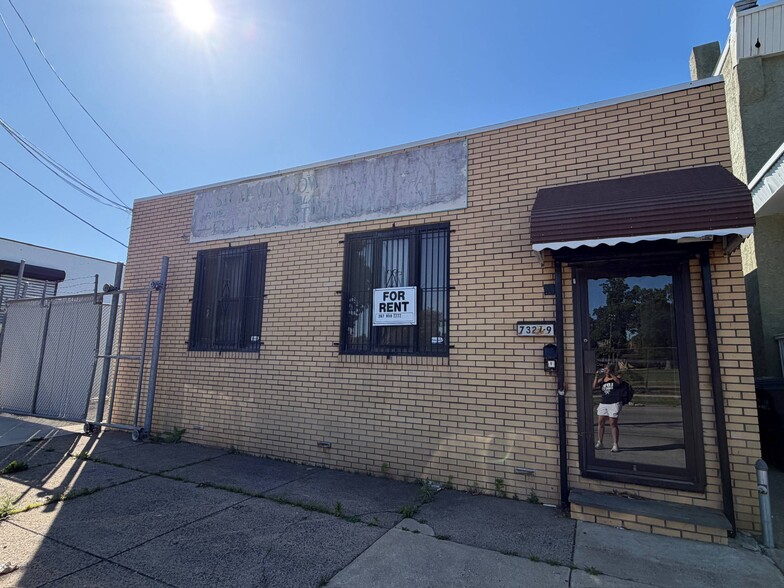 Primary Photo Of 7327 Edmund St, Philadelphia Light Manufacturing For Sale