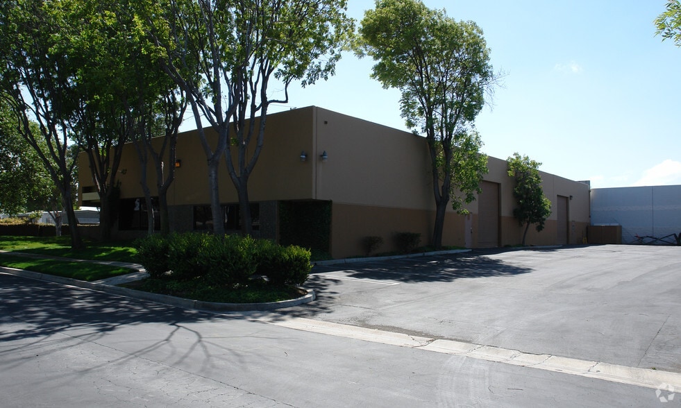 More Photos Of 1001 Brioso Dr, Costa Mesa Distribution For Lease