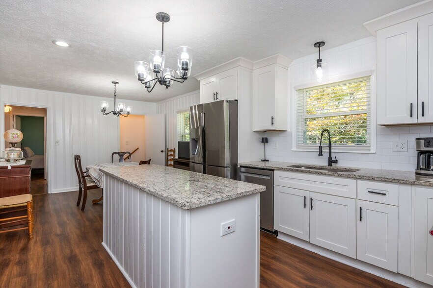 More Photos Of 4270 S Main St, Acworth Office For Sale