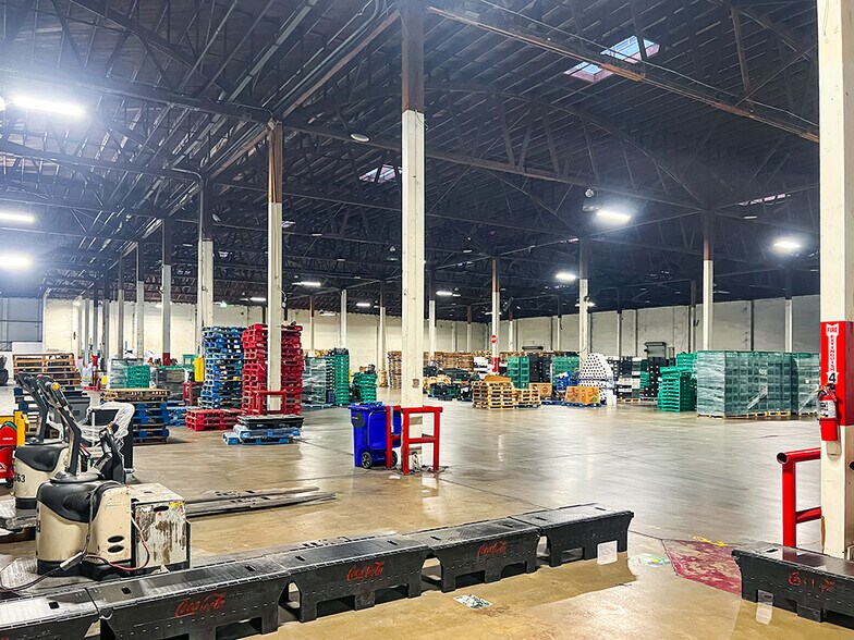 More Photos Of 4633 S Downey Rd, Vernon Manufacturing For Lease