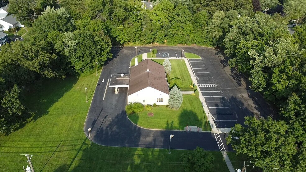 More Photos Of 230 N Middletown Rd, Pearl River Bank For Lease