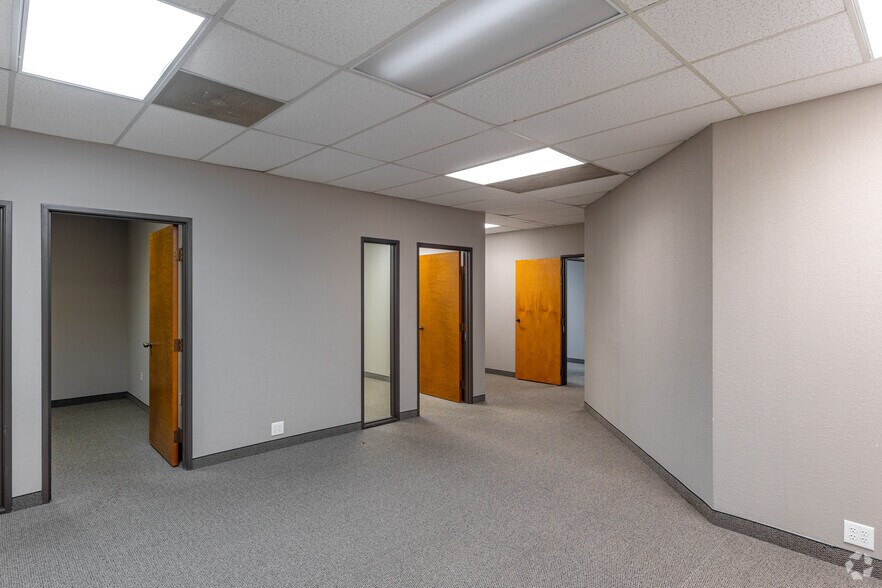 More Photos Of 12200 N Stemmons Fwy, Farmers Branch Unknown For Lease