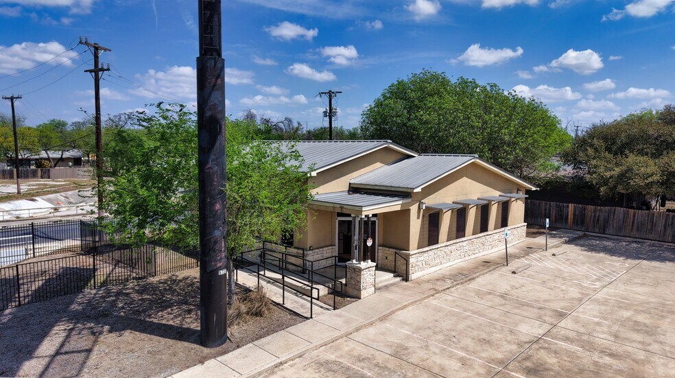 More Photos Of 5727 W I-10 Fwy, San Antonio Office For Lease