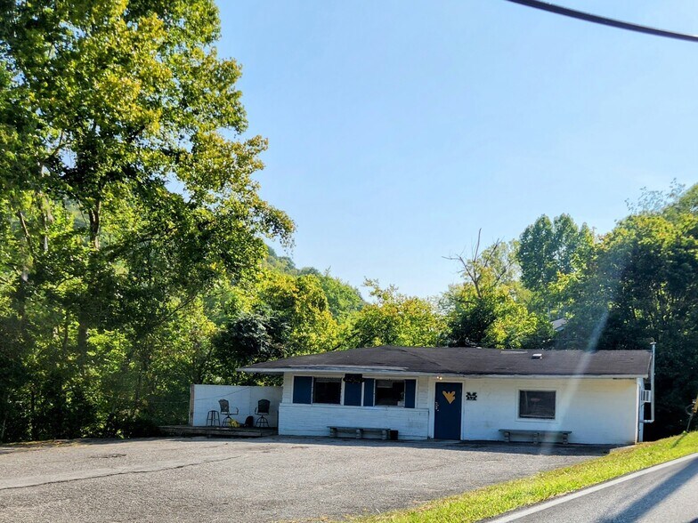 More Photos Of 2202 Sissonville Dr, Charleston Bar For Sale