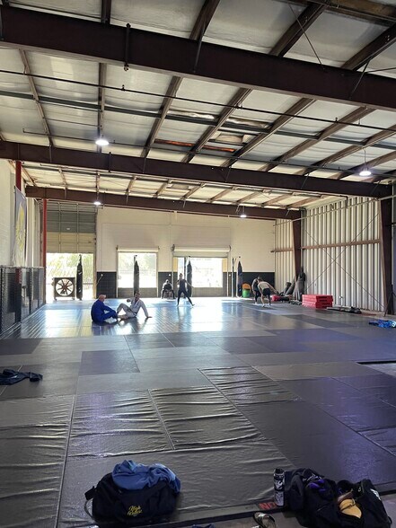 More Photos Of 1016 W Church St, Orlando Showroom For Lease