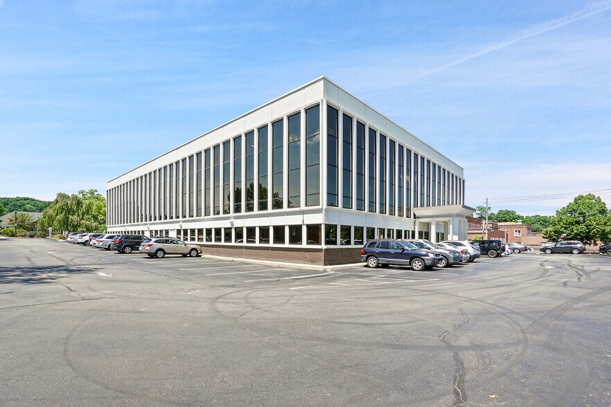 More Photos Of 1940 Commerce St, Yorktown Heights Office For Lease