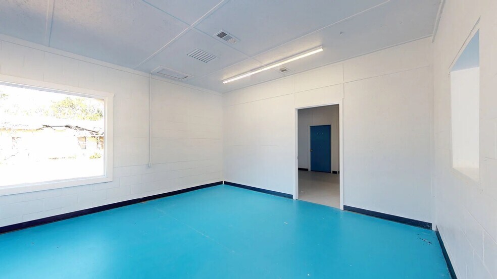 More Photos Of 3851 Harrington st, Oak Park Light Distribution For Sale