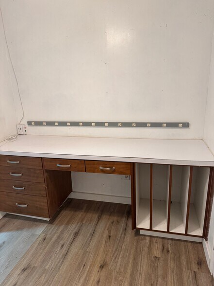More Photos Of 701 E Pine St, Edgewood Flex For Lease