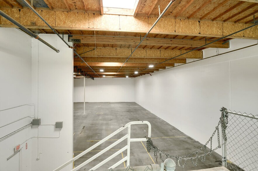 More Photos Of 8594 Siempre Viva Rd, San Diego Manufacturing For Lease