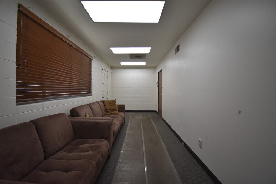 More Photos Of 9052 Independence Ave, Canoga Park Industrial For Lease
